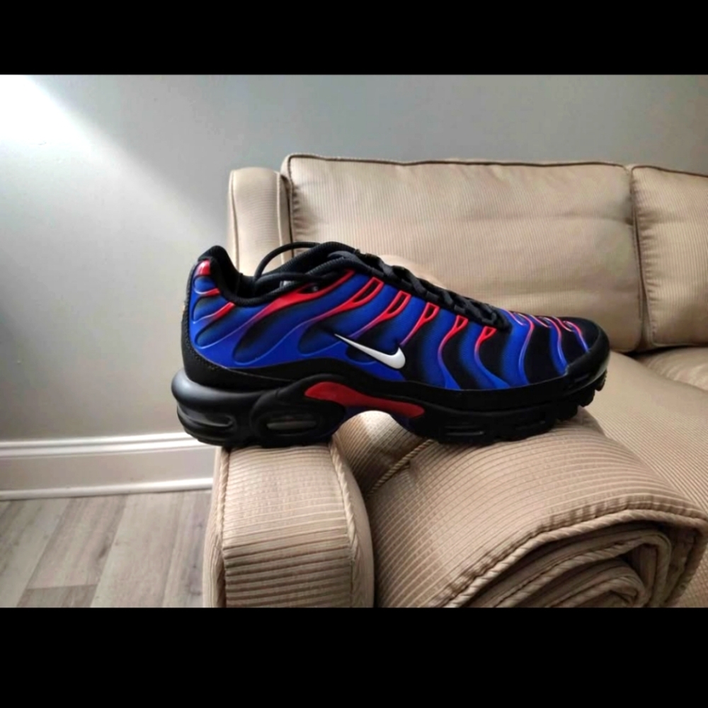 Nike Men's Athletic Shoes - Black, Blue, Red